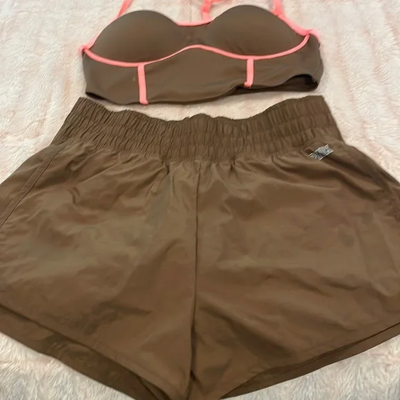 Victoria Secret active set. - Picture 1 of 8